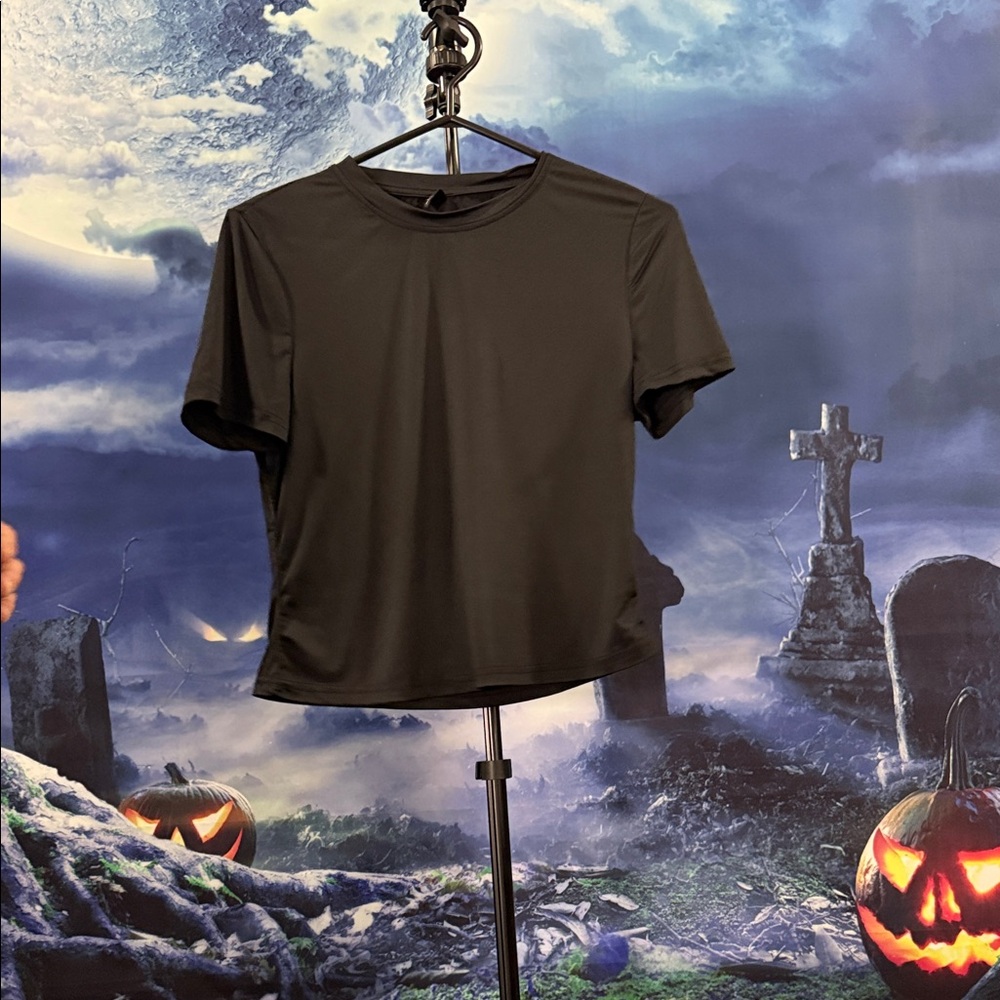 Women’s crop topClassic Black Short Sleeve